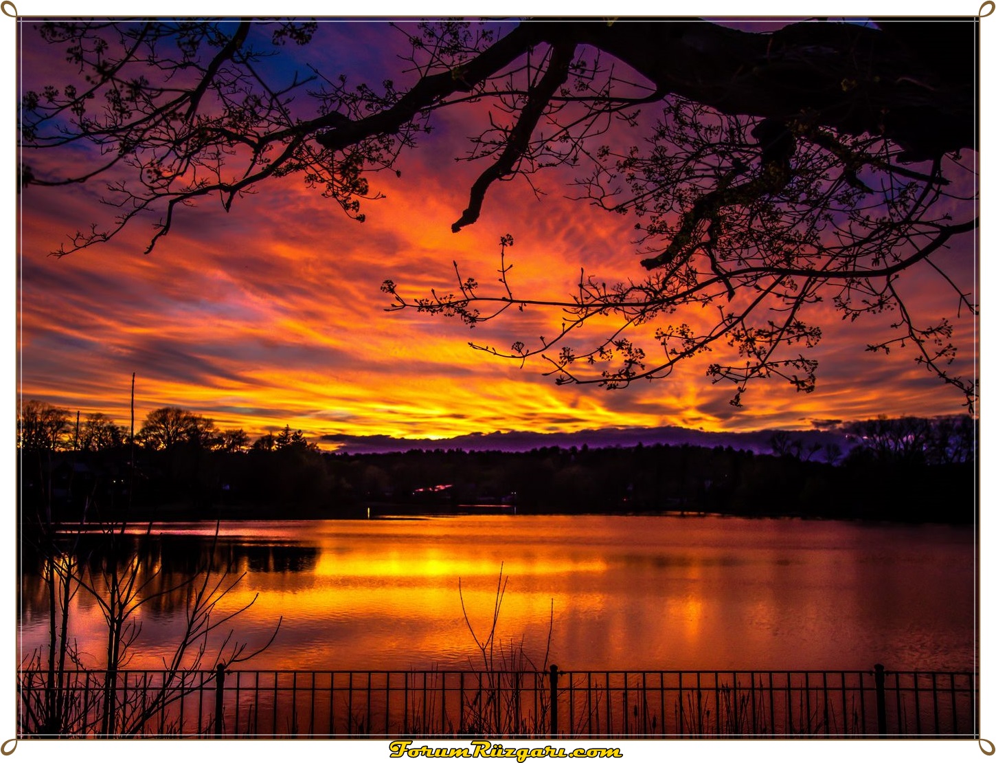 lake_sunset_dusk_148621_1400x1050.jpg